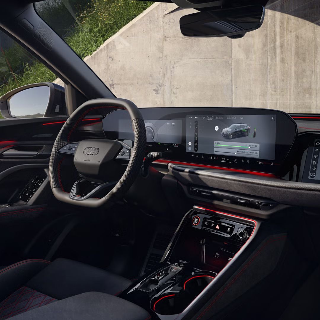 Cockpit und Beifahrerdisplay im Audi Q5 Sportback e-hybrid