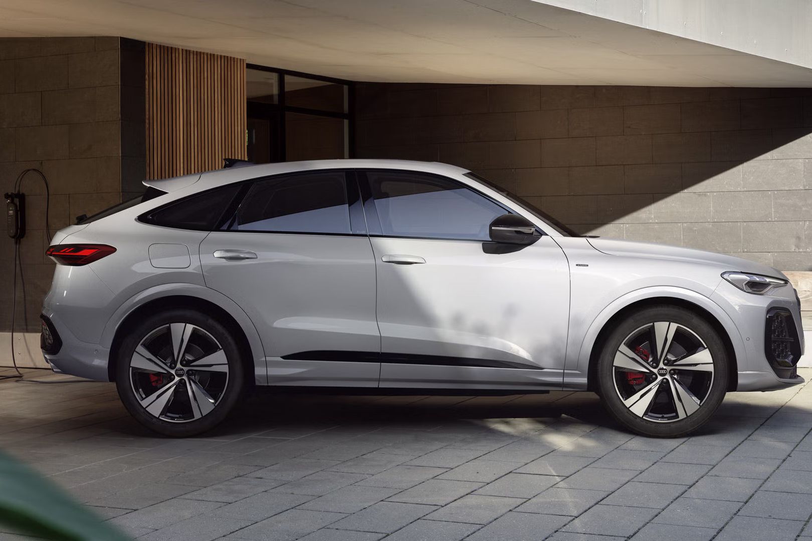 Seitenansicht des Audi Q5 Sportback e-hybrid